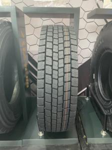 Pneu d'hiver TBR pour climat froid 12R22.5 avec crampons, traction sur glace et neige intense pour les itinéraires nordiques - Product Image 2