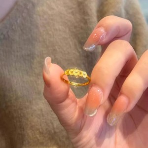 Anillo <span class=keywords><strong>de</strong></span> latón con diseño <span class=keywords><strong>de</strong></span> moneda para mujer, <span class=keywords><strong>el</strong></span> mismo estilo popular en Xiaohongshu (<span class=keywords><strong>Libro</strong></span> Rojo Pequeño), es un nuevo diseño 2025 con <span class=keywords><strong>cinco</strong></span> elementos. - Product Image 2