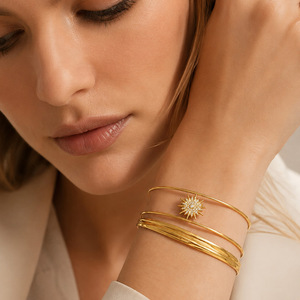 Brazalete Ligero de Acero Inoxidable con Baño de Oro de 18K y Circonitas, Estilo Vintage, Ajustable, Unisex, Venta al por Mayor, MOQ - Product Image 1