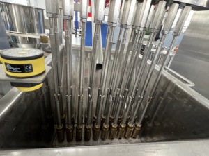 Thương mại nhỏ tự động Jelly kẹo dây chuyền sản xuất Gummy gấu Kẹo mềm Máy làm kẹo máy gửi tiền - Product Image 4