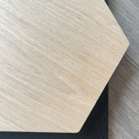 Panneaux muraux acoustiques hexagonaux Vigor en bois pour décoration intérieure