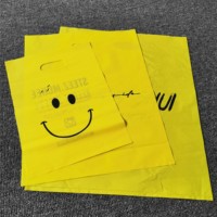 Sacs en plastique personnalisés avec logo imprimé pour boutiques de vêtements, poignée découpée, de Guangzhou