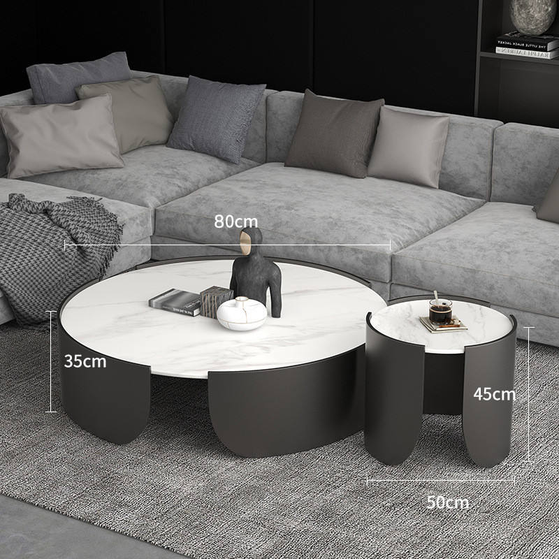 Pattes blanches et noires de montagne enneigée [Combinaison]