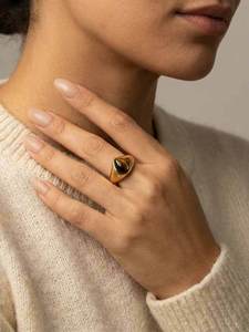 Bague en acier inoxydable avec incrustation de pierre œil de tigre naturelle en forme de cœur ovale et goutte d'eau, style vintage minimaliste, unisexe, empilable, pour usage quotidien - Product Image 5