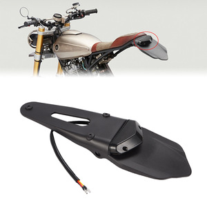 Luz Trasera LED Triangular Universal para Motocicleta, Luz de Freno, Luz de Matrícula - Product Image 3