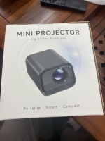 Projecteur LCD à courte focale 1:1 WiFi 6, projecteur de poche compatible avec le partage d'écran depuis les téléphones iPhone et Android