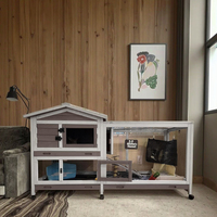 Cage à lapins moderne en bois de 62 pouces avec roues, toit imperméable et 3 plateaux profonds – Idéale pour salon, cochon d'Inde, poulet