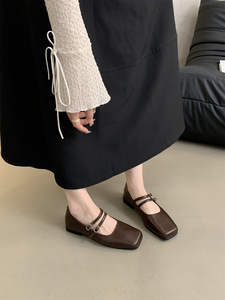 Zapatos de Mujer Estilo Francés Otoño 2025, Zapatos Planos con Suela Suave y Boca Poco Profunda, Elegantes para Vestir con Falda - Product Image 4