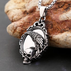 Collar con colgante de calavera de acero inoxidable yunnique con alas de cuervo, joyería de moda para hombre, regalo para accesorios de estilo vikingo - Product Image 3