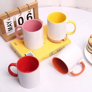 Taza de té de café de cerámica recubierta en blanco por sublimación de 11 oz con mango de color e interior/Se acepta personalización - Product Image 1