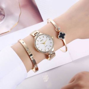 Reloj Digital Creativo y Elegante con Correa de Malla Delgada, Caja de Aleación y Juego de Pulseras de Acero Inoxidable (3 piezas/juego) - Product Image 3