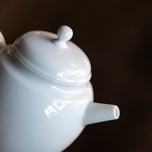 Sweet White Porcelain Miniature Teapot With Lid Round Shape Ceramic <b>Tea</b> Infuser For Kung Fu <b>Tea</b> <b>Set</b> - Product Image 2