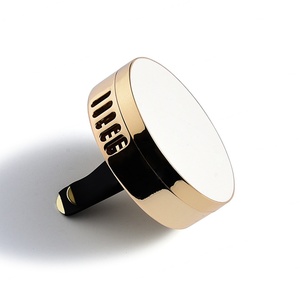 Diffuseur de parfum circulaire en métal doré pour grille d'aération de voiture, personnalisable en gros - Product Image 3