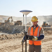 Antena GNSS Geodésica de Alta Ganancia y Precisión, Frecuencia Completa, 40dB LNA, IP67, Conector TNC-K, Polaridad RHCP, Estación CORS
