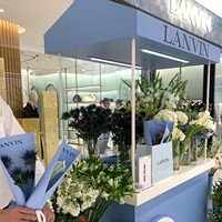 Gerobak Jajanan Cantik untuk Promosi di Mal, Dilengkapi Penyimpanan Besi Luar Ruangan, Sistem Dorong-Tarik, Garansi 1 Tahun
