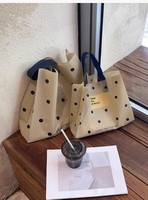 Sacs en plastique haut de gamme MU pour vêtements avec poignée, logo personnalisé imprimé, pour magasins de vêtements féminins, vente en gros, sacs imperméables
