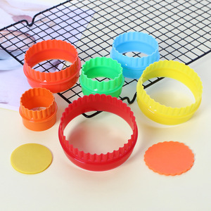Moldes <span class=keywords><strong>para</strong></span> Fondant, Galletas y Repostería, Moldes <span class=keywords><strong>para</strong></span> Hornear con Forma de Flor, Redondos, Cuadrados, Estrellas y Corazones, Juego de Cortadores de Galletas Navideños de Plástico - Product Image 4