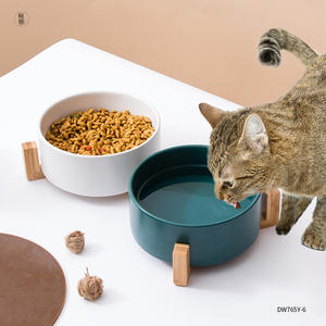 Cuenco para mascotas, plato de alimentación elevado de cerámica antideslizante para gatos y perros con soporte de madera, blanco, verde, morado, DW765Y 6 - Product Image 2