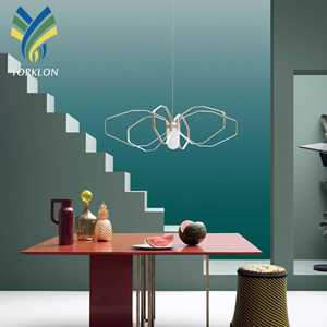 Papel Tapiz Duradero con Reverso de Tela y Vinilo, Mural Artístico con Transición Ombré para Decoración de Interiores de Hoteles y Villas de Alta Gama - Product Image 1