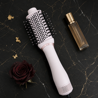 Brosse soufflante à air chaud 3-en-1 : Séchez, lissez et donnez du volume en une seule étape, résultats de qualité salon à domicile