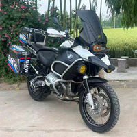 Moto de tourisme BMW1 R 1200GS Adventure, excellent état. Moteur Boxer Twin de 1200 cm³ refroidi par liquide, freins ABS, bagages complets