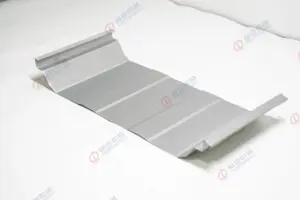 지붕 효율과 정밀도를 변화시키는 스탠딩 솔기 롤 성형 기계