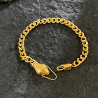 Bracelet gourmette plaqué or 18 carats avec breloques lettre, cœur et papillon – Bijoux de mode pour femme – Vente en gros