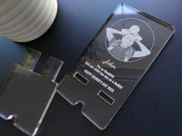 Fabrik-Großhandel Maßgefertigter Laser-geschnittener Plexiglas-Handyhalter mit Schlitzstruktur, Acryl-Handyständer, Display-Ständer