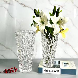 Conteneur à fleurs design moderne pour la décoration intérieure Vase <span class=keywords><strong>en</strong></span> <span class=keywords><strong>verre</strong></span> nervuré transparent <span class=keywords><strong>en</strong></span> cristal de luxe avec lumière nordique - Product Image 1