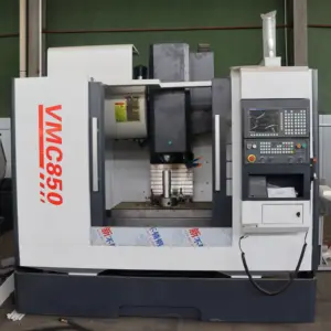 Centro de mecanizado VMC850 adecuado para el procesamiento y la fabricación de piezas pequeñas y medianas