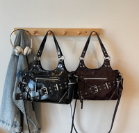 Sac à main grande capacité pour femme en cuir PU, style rétro, avec fermeture éclair unique et rivets, imperméable, léger et respirant, idéal pour l'été et les motardes.