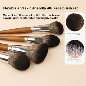 Ensemble professionnel <span class=keywords><strong>de</strong></span> 40 pinceaux <span class=keywords><strong>de</strong></span> maquillage en fibres synthétiques <span class=keywords><strong>avec</strong></span> manche en bois pour le visage, incluant des pinceaux pour le blush, le <span class=keywords><strong>fond</strong></span> <span class=keywords><strong>de</strong></span> <span class=keywords><strong>teint</strong></span>, le contour et les yeux - Product Image 2