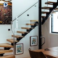 Escalier à poutres apparentes Prima Modern avec marches en bois et garde-corps en verre pour loft, utilisation intérieure et extérieure
