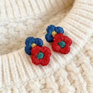 Pendientes de botón con diseño floral de hilo de lino, bonitos pendientes colgantes de moda para mujer, patrón cosido colorido en rojo y azul - Product Image 5