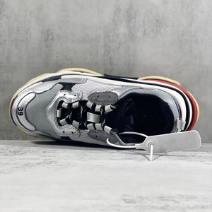 Nouvelles baskets décontractées rétro style Triple S Premium 2026, avec empeigne en maille gris argenté, pour hommes et femmes - Product Image 6