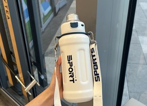 Botella de agua <span class=keywords><strong>termo</strong></span> de acero inoxidable de 2l con aislamiento de <span class=keywords><strong>1</strong></span> litro y 21 onzas, original de fábrica, con correa, hervidor deportivo para niños - Product Image 6