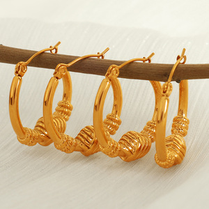 ต่างหูแบบห่วงทองคำชุบ 24k ไทเทเนียมสตีล เครื่องประดับแฟชั่นสำหรับผู้หญิงสำหรับงานปาร์ตี้ รุ่น EH523 - Product Image 1