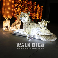 Lebensechte handgemachte Laterne Orientale chinesischer Stoff Wolf Laterne Tier Display Laterne