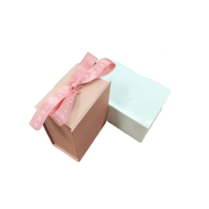 Boîte à bijoux élégante personnalisée en carton rose en forme de livre, <span class=keywords><strong>emballage</strong></span> cadeau avec gaufrage, laminage mat, revêtement UV, matériaux recyclés - Product Image 5