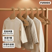 Cintre multifonctionnel en papier écologique Runwee pour vêtements, anti-dérapant, à fente en T, épaules larges, logo personnalisé en couleur, OEM
