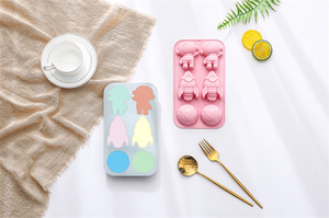Moldes de Silicona para Pastel con Diseño de Astronauta de 6 Cavidades, Reutilizables, de Grado Alimenticio, Lindos Moldes Magnéticos de Silicona para Chocolate, Dulces y Hielo - Product Image 2