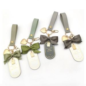 Llavero de coche con forma de corazón, bonito y original, venta al por mayor en línea de fábrica con MOQ bajo, ideal como colgante para coche, regalo de cumpleaños para mujer y marcapáginas. - Product Image 3