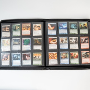Carpeta para Tarjetas Coleccionables de PU de Alta Calidad Personalizada por el Fabricante, con 12 Bolsillos, para Almacenamiento y Exhibición de Tarjetas - Product Image 2