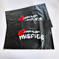 Sacs d'expédition en polyéthylène recyclé noir mat à adhésif puissant, personnalisables avec logo, pour vêtements