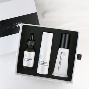 Kit de cuidado de la piel para equilibrar la grasa, controlar el brillo y la piel propensa al acné, para un cutis mate y luminoso - Product Image 1