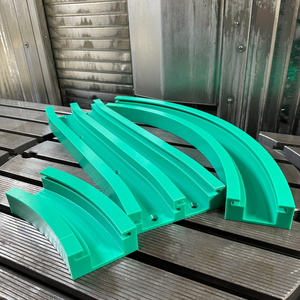Klantspecifieke UHMWPE engineering kunststof zelf-smerende slijtvaste glijdende transportband zijketting geleiderail voor voedingsmiddelenmachines - Product Image 2
