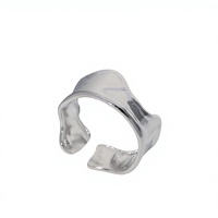 Grenzüberschreitender Klassischer Edelstahl-Offenring für Damen, Unregelmäßiger INS-Style Einfacher Ring, der Nicht Verfärbt