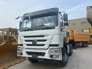 Used Sinotruk Howo 371 <b>Tractor</b> Head 6x4 10 Wheel Semi <b>Trailer</b> Towing Truck Low Mileage For Logistics Long Distance Transport - Product Image 2
