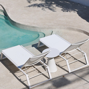 Chaises longues d'extérieur en <span class=keywords><strong>aluminium</strong></span>, minimalistes, <span class=keywords><strong>haut</strong></span> <span class=keywords><strong>de</strong></span> <span class=keywords><strong>gamme</strong></span>, personnalisées, imperméables et résistantes au <span class=keywords><strong>soleil</strong></span>, vente en gros - Product Image 2