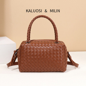 Nuova Borsa a Tracolla 2024 in Pelle PU Intrecciata a Mano, Stile Pillow Tote, per Fotocamera e Trucchi - Product Image 1